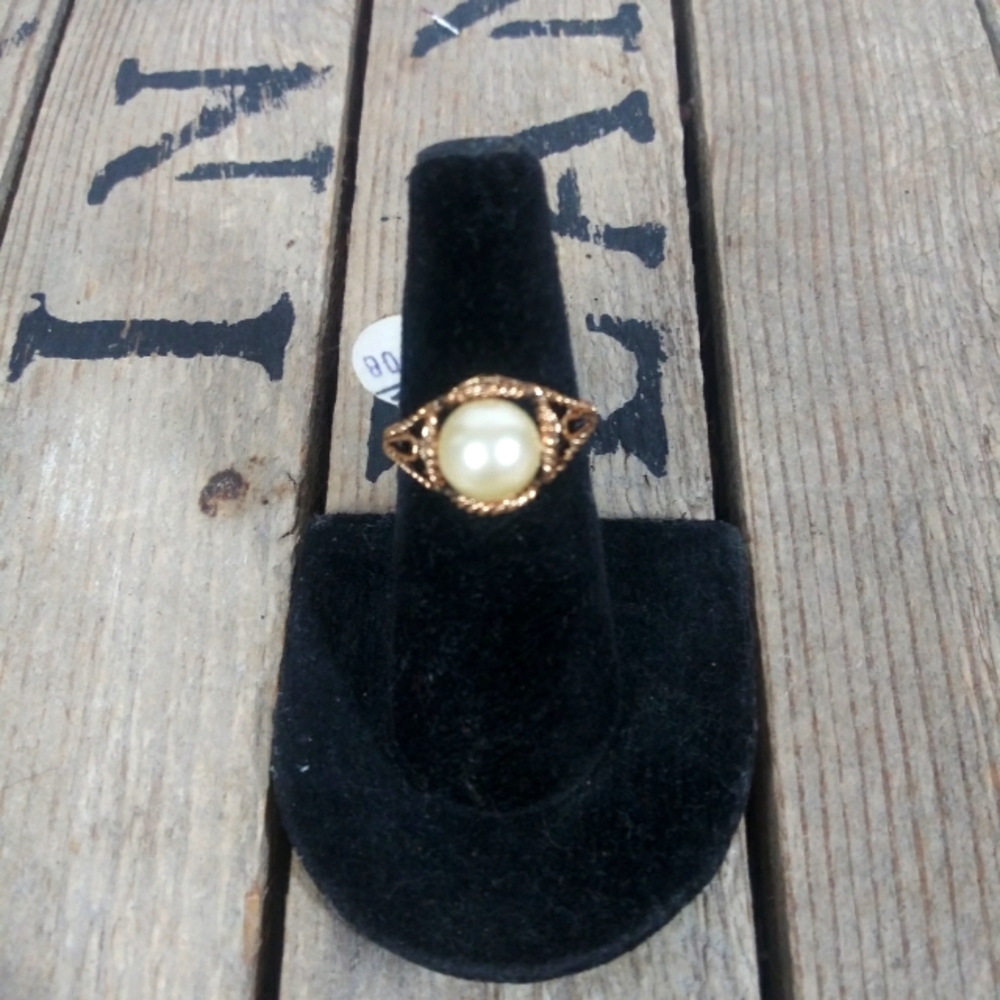 Vintage 1970s Gold & Pearl Ring